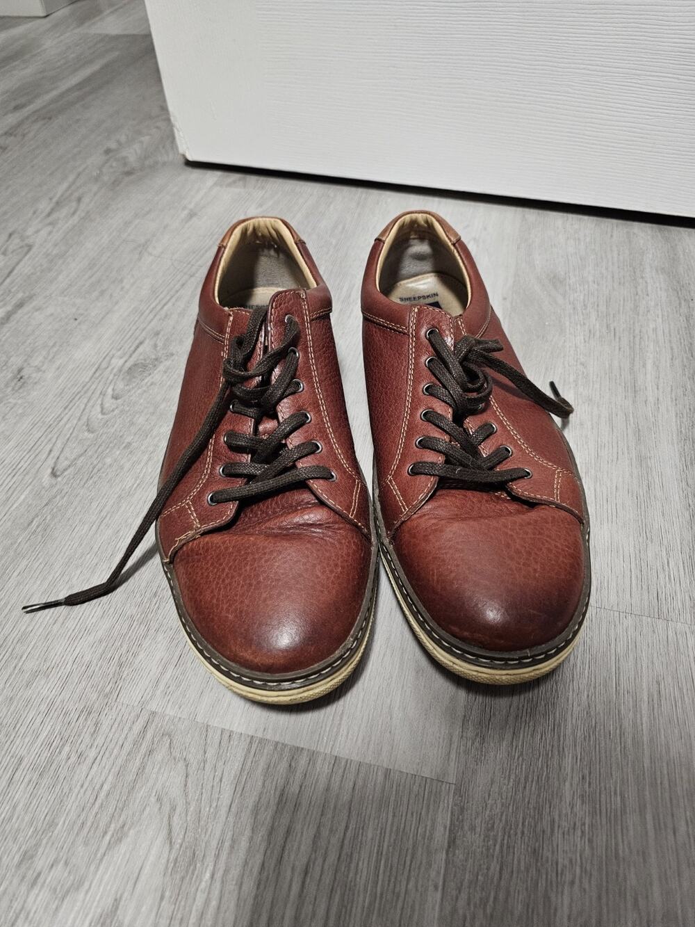 MEN'S 10.5 W JOHNSTON & MURPHY Brown Sheepskin Leather Sneaker